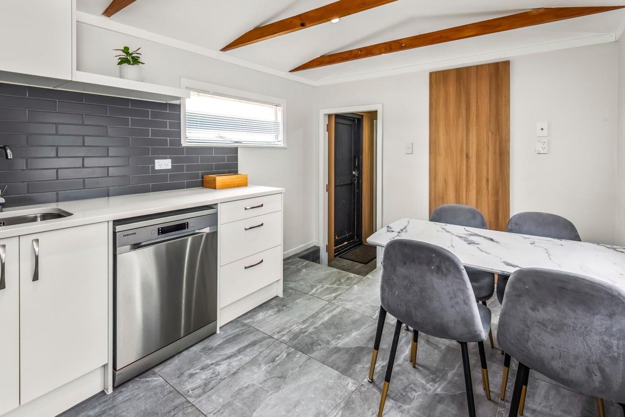 Poenamo Hotel Оукланд Екстериор снимка