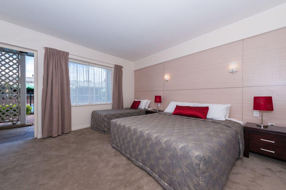 Poenamo Hotel Оукланд Екстериор снимка